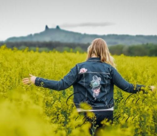 Džínová bunda - tmavě modrá s výšivkou - had